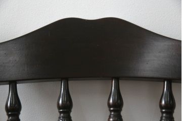 中古　美品　北海道民芸家具　クラシカルな雰囲気を醸し出すダイニングチェア2脚セット(椅子、板座チェア)(R-059046)