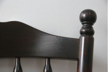 中古　美品　北海道民芸家具　クラシカルな雰囲気を醸し出すダイニングチェア2脚セット(椅子、板座チェア)(R-059046)