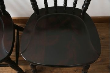 中古　美品　北海道民芸家具　クラシカルな雰囲気を醸し出すダイニングチェア2脚セット(椅子、板座チェア)(R-059046)
