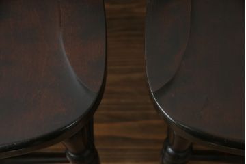 中古　美品　北海道民芸家具　クラシカルな雰囲気を醸し出すダイニングチェア2脚セット(椅子、板座チェア)(R-059046)