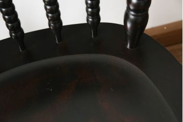 中古　美品　北海道民芸家具　クラシカルな雰囲気を醸し出すダイニングチェア2脚セット(椅子、板座チェア)(R-059046)