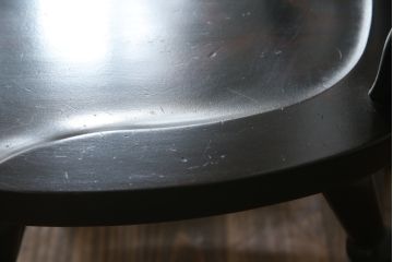 中古　美品　北海道民芸家具　クラシカルな雰囲気を醸し出すダイニングチェア2脚セット(椅子、板座チェア)(R-059046)