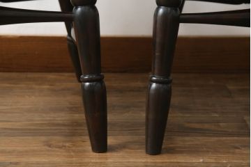 中古　美品　北海道民芸家具　クラシカルな雰囲気を醸し出すダイニングチェア2脚セット(椅子、板座チェア)(R-059046)