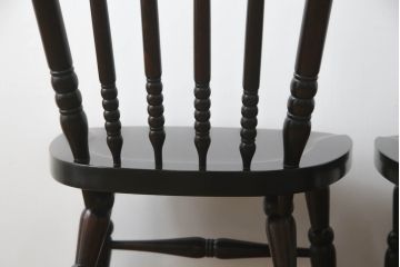 中古　美品　北海道民芸家具　クラシカルな雰囲気を醸し出すダイニングチェア2脚セット(椅子、板座チェア)(R-059046)