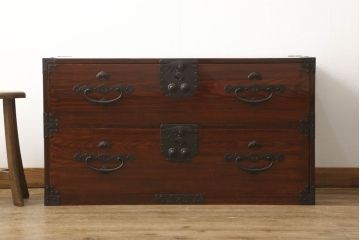 和製アンティーク　超美品　前面栗材　鶴と亀の金具が特徴的な二本松箪笥・上段(重ね箪笥、和タンス、時代箪笥、衣装箪笥)(R-059054)