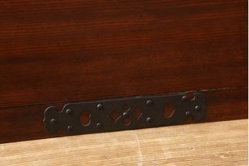 和製アンティーク　超美品　前面栗材　鶴と亀の金具が特徴的な二本松箪笥・上段(重ね箪笥、和タンス、時代箪笥、衣装箪笥)(R-059054)