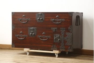 和製アンティーク　超美品　前面栗材　鶴と亀の金具が特徴的な二本松箪笥・下段(重ね箪笥、和タンス、時代箪笥、衣装箪笥)(R-059055)