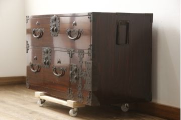 和製アンティーク　超美品　前面栗材　鶴と亀の金具が特徴的な二本松箪笥・下段(重ね箪笥、和タンス、時代箪笥、衣装箪笥)(R-059055)