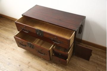 和製アンティーク　超美品　前面栗材　鶴と亀の金具が特徴的な二本松箪笥・下段(重ね箪笥、和タンス、時代箪笥、衣装箪笥)(R-059055)