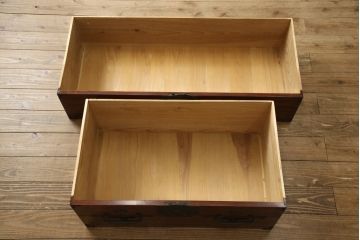 和製アンティーク　超美品　前面栗材　鶴と亀の金具が特徴的な二本松箪笥・下段(重ね箪笥、和タンス、時代箪笥、衣装箪笥)(R-059055)