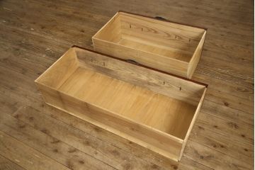 和製アンティーク　超美品　前面栗材　鶴と亀の金具が特徴的な二本松箪笥・下段(重ね箪笥、和タンス、時代箪笥、衣装箪笥)(R-059055)
