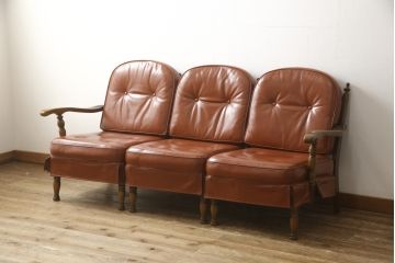 中古　美品　特注品　希少な本革　飛騨産業　キツツキ　穂高シリーズ　クラシカルな佇まいが魅力的なレザー3人掛けソファ(三人掛け、3P、アームソファ)(R-059056)
