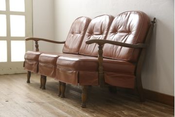 中古　美品　特注品　希少な本革　飛騨産業　キツツキ　穂高シリーズ　クラシカルな佇まいが魅力的なレザー3人掛けソファ(三人掛け、3P、アームソファ)(R-059056)