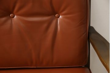 中古　美品　特注品　希少な本革　飛騨産業　キツツキ　穂高シリーズ　クラシカルな佇まいが魅力的なレザー3人掛けソファ(三人掛け、3P、アームソファ)(R-059056)