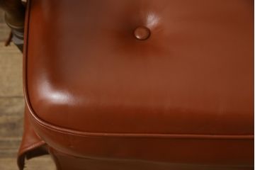中古　美品　特注品　希少な本革　飛騨産業　キツツキ　穂高シリーズ　クラシカルな佇まいが魅力的なレザー3人掛けソファ(三人掛け、3P、アームソファ)(R-059056)
