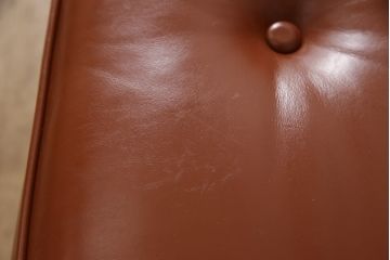 中古　美品　特注品　希少な本革　飛騨産業　キツツキ　穂高シリーズ　クラシカルな佇まいが魅力的なレザー3人掛けソファ(三人掛け、3P、アームソファ)(R-059056)