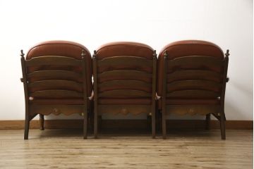中古　美品　特注品　希少な本革　飛騨産業　キツツキ　穂高シリーズ　クラシカルな佇まいが魅力的なレザー3人掛けソファ(三人掛け、3P、アームソファ)(R-059056)