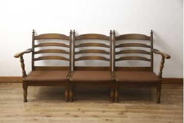 中古　美品　特注品　希少な本革　飛騨産業　キツツキ　穂高シリーズ　クラシカルな佇まいが魅力的なレザー3人掛けソファ(三人掛け、3P、アームソファ)(R-059056)