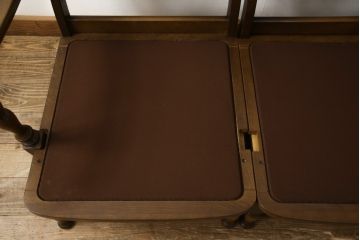 中古　美品　特注品　希少な本革　飛騨産業　キツツキ　穂高シリーズ　クラシカルな佇まいが魅力的なレザー3人掛けソファ(三人掛け、3P、アームソファ)(R-059056)