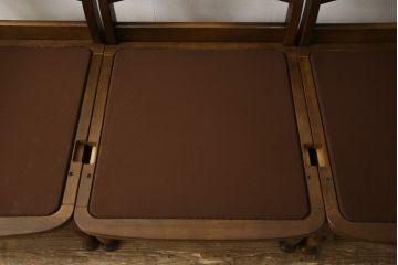 中古　美品　特注品　希少な本革　飛騨産業　キツツキ　穂高シリーズ　クラシカルな佇まいが魅力的なレザー3人掛けソファ(三人掛け、3P、アームソファ)(R-059056)