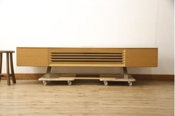 中古　美品　IDC大塚家具　松永工房　NINE(ナイン)　金属製の脚と木製の組み合わせがおしゃれな雰囲気を高めるテレビボード(テレビ台、ローボード、AVボード、リビングボード)(定価約34万5千円)(R-059059)