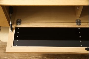 中古　美品　IDC大塚家具　松永工房　NINE(ナイン)　金属製の脚と木製の組み合わせがおしゃれな雰囲気を高めるテレビボード(テレビ台、ローボード、AVボード、リビングボード)(定価約34万5千円)(R-059059)