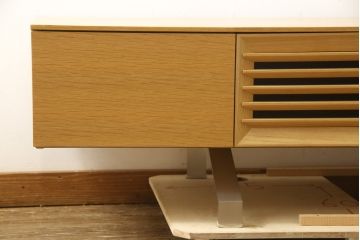 中古　美品　IDC大塚家具　松永工房　NINE(ナイン)　金属製の脚と木製の組み合わせがおしゃれな雰囲気を高めるテレビボード(テレビ台、ローボード、AVボード、リビングボード)(定価約34万5千円)(R-059059)
