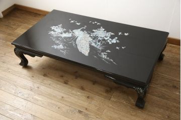 中古　アジア　民芸家具　華やかな螺鈿細工が美しい座卓(定価約60万円)(センターテーブル、ローテーブル)(R-059060)