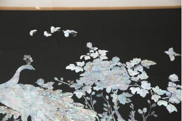 中古　アジア　民芸家具　華やかな螺鈿細工が美しい座卓(定価約60万円)(センターテーブル、ローテーブル)(R-059060)