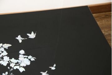 中古　アジア　民芸家具　華やかな螺鈿細工が美しい座卓(定価約60万円)(センターテーブル、ローテーブル)(R-059060)