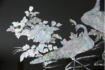 中古　アジア　民芸家具　華やかな螺鈿細工が美しい座卓(定価約60万円)(センターテーブル、ローテーブル)(R-059060)
