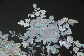 中古　アジア　民芸家具　華やかな螺鈿細工が美しい座卓(定価約60万円)(センターテーブル、ローテーブル)(R-059060)