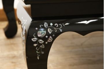 中古　アジア　民芸家具　華やかな螺鈿細工が美しい座卓(定価約60万円)(センターテーブル、ローテーブル)(R-059060)