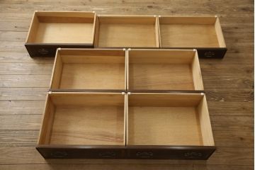 中古　美品　DREXEL HERITAGE(ドレクセルヘリテイジ)　シックな色合いがクラシカルな雰囲気を醸し出す縦型チェスト(ランジェリーチェスト、引き出し)(R-059065)