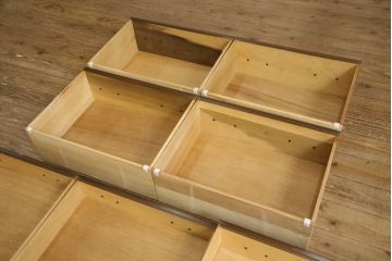 中古　美品　DREXEL HERITAGE(ドレクセルヘリテイジ)　シックな色合いがクラシカルな雰囲気を醸し出す縦型チェスト(ランジェリーチェスト、引き出し)(R-059065)