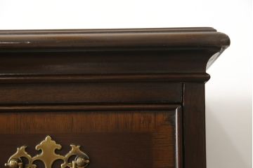 中古　美品　DREXEL HERITAGE(ドレクセルヘリテイジ)　シックな色合いがクラシカルな雰囲気を醸し出す縦型チェスト(ランジェリーチェスト、引き出し)(R-059065)