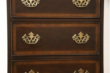 中古　美品　DREXEL HERITAGE(ドレクセルヘリテイジ)　シックな色合いがクラシカルな雰囲気を醸し出す縦型チェスト(ランジェリーチェスト、引き出し)(R-059065)