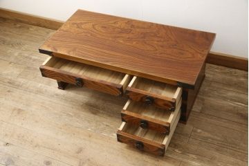 中古　岩谷堂箪笥　南部鉄器金具と漆が和の雰囲気を盛り立てる文机(定価約20万円)(座机、ローテーブル、デスク、在宅ワーク、在宅用)(R-059066)