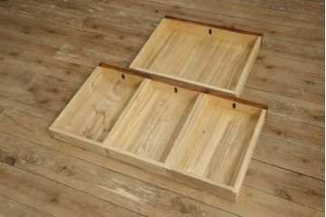 中古　岩谷堂箪笥　南部鉄器金具と漆が和の雰囲気を盛り立てる文机(定価約20万円)(座机、ローテーブル、デスク、在宅ワーク、在宅用)(R-059066)