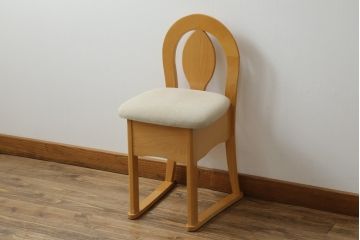 中古　美品　IDC大塚家具取り扱い　曲線的なデザインがかわいらしいドレッサー+チェアのセット(鏡台)(R-059069)