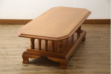 中古　美品　横浜ダニエル(daniel)　クーガー(Cougar)　クラシカルな雰囲気を醸し出すローテーブル(定価約40万円)(センターテーブル、リビングテーブル)(R-059071)