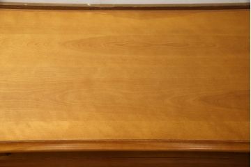中古　美品　横浜ダニエル(daniel)　クーガー(Cougar)　クラシカルな雰囲気を醸し出すローテーブル(定価約40万円)(センターテーブル、リビングテーブル)(R-059071)