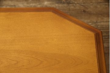 中古　美品　横浜ダニエル(daniel)　クーガー(Cougar)　クラシカルな雰囲気を醸し出すローテーブル(定価約40万円)(センターテーブル、リビングテーブル)(R-059071)