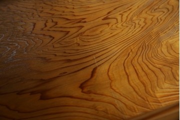 中古　屋久杉(突き板)　美しい杢目と素材の風合いを楽しめる飾り棚(茶箪笥、茶棚、違い棚、飾り棚)(R-059077)