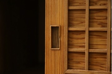 中古　屋久杉(突き板)　美しい杢目と素材の風合いを楽しめる飾り棚(茶箪笥、茶棚、違い棚、飾り棚)(R-059077)