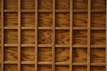 中古　屋久杉(突き板)　美しい杢目と素材の風合いを楽しめる飾り棚(茶箪笥、茶棚、違い棚、飾り棚)(R-059077)