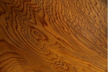 中古　屋久杉(突き板)　美しい杢目と素材の風合いを楽しめる飾り棚(茶箪笥、茶棚、違い棚、飾り棚)(R-059077)