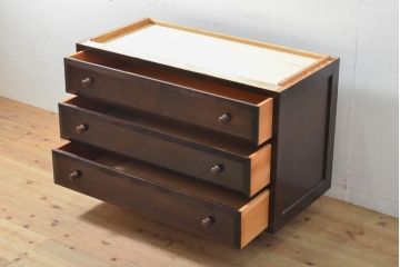 中古　美品　松本民芸家具　天板・脚(台輪)付きリメイク　シックな佇まいが魅力!落ち着きのある空間づくりにおすすめのローチェスト(ローボード、サイドチェスト、引き出し)(R-059079)