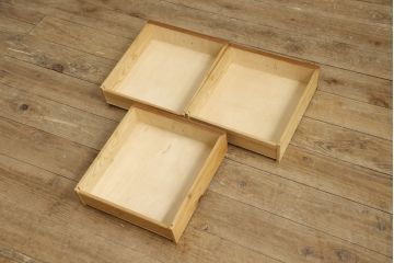 デンマークビンテージ　チーク材　ナチュラルな空間におすすめの小振りなサイドキャビネット(収納棚、戸棚、サイドチェスト、ヴィンテージ)(R-059082)