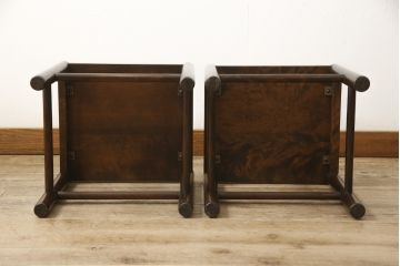 和製ビンテージ　希少な絶版品　北海道民芸家具　シンプルな佇まいがお部屋に取り入れやすい板座のスツール2脚セット(花台、サイドテーブル、飾り台、ヴィンテージ)(R-059087)